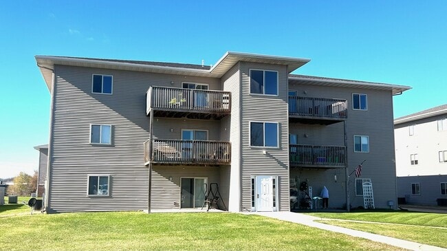120 Oakridge Ave unit 5, Hills, IA 52235 - photo 2