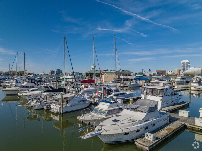 Get into boating at Freedom Boat Club near Downtown Portsmouth.
