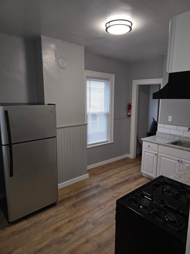 516 Woodlawn Ave unit 2, Buffalo, NY 14208 - photo 5