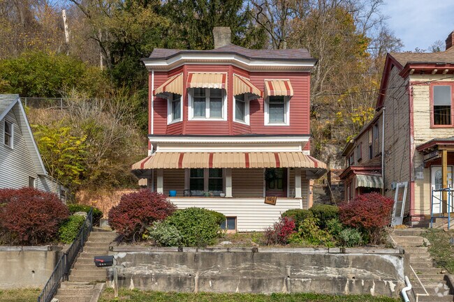 This colorful home rests on National Road in Fulton-Glenwood.