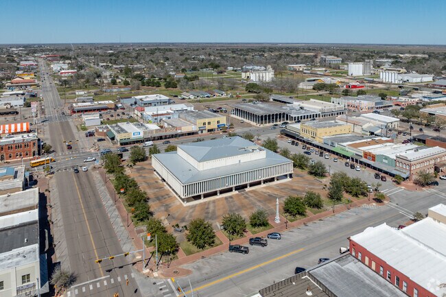 Bay City's gridded, downtown core is anchored by a town square featuring loads of retail and dining options.