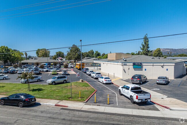 Oak Hill Elementary serves elementary school students in Midway.