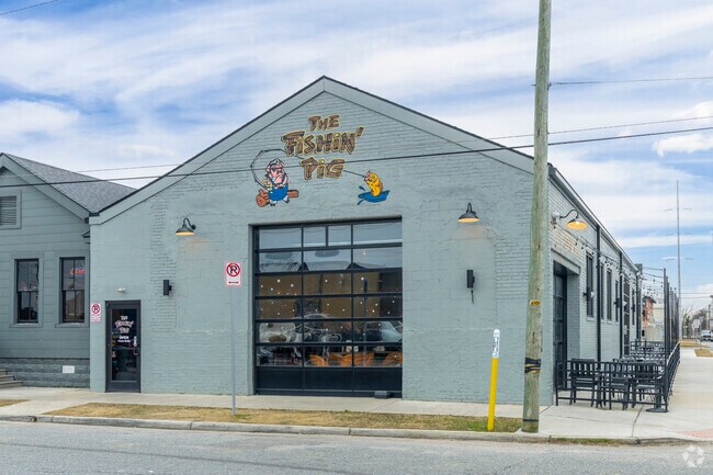 Barbecue and beer bring the community together at The Fishin' Pig in Lafayette-Winona.