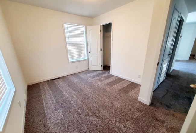 9269 Windjammer Dr, Fair Haven, MI 48023 - photo 6