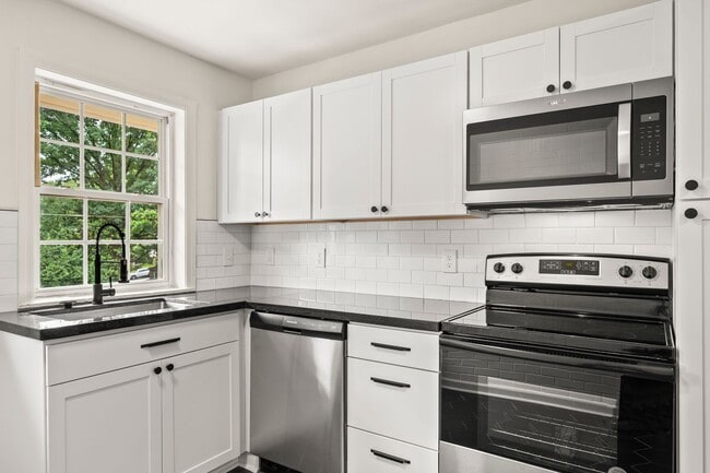 1640 W Northwest Blvd, Winston Salem, NC 27104 - photo 2