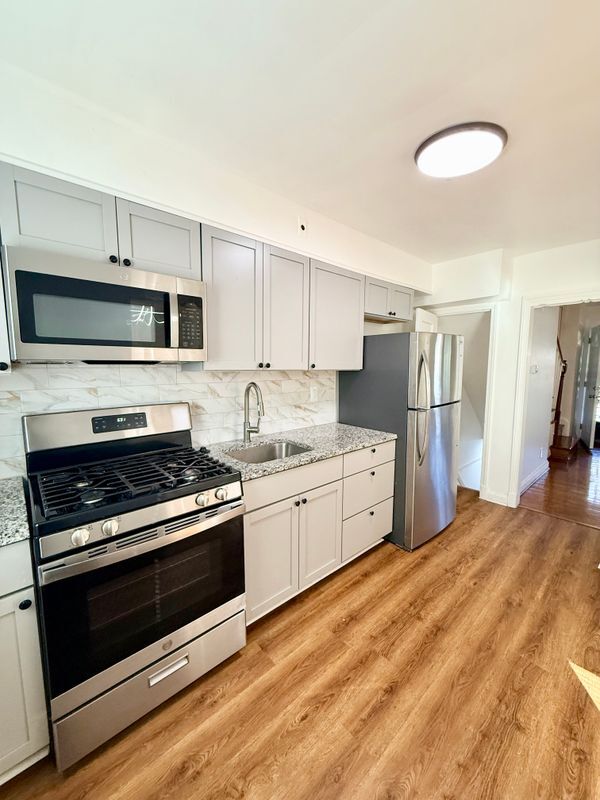 802 Wicklow Rd, Baltimore, MD 21229 - photo 2