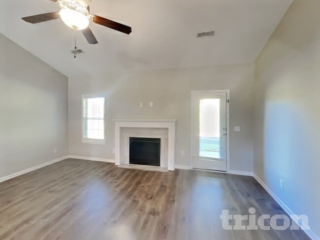 825 Ellyson Dr, Spring Hill, TN 37174 - photo 2