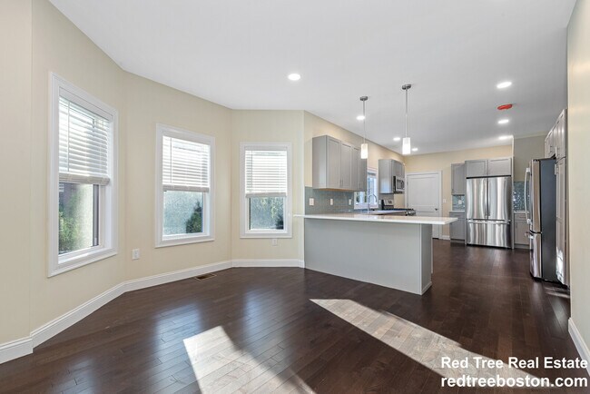 161 4th St unit 1, Medford, MA 02155 - photo 2