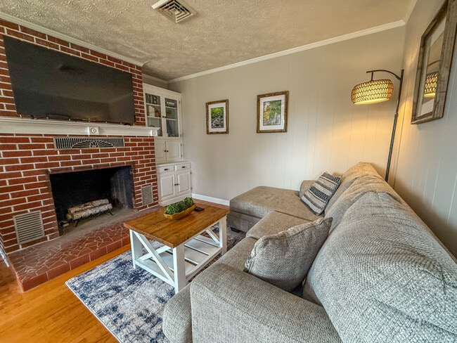 51 Lucas St, Sparta, NC 28675 - photo 2