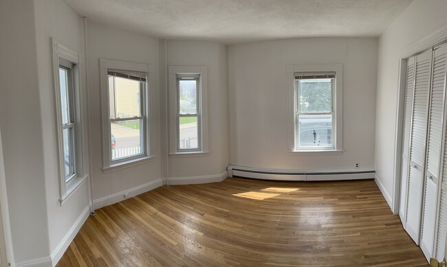 Front bedroom (1st) with plenty of natural light and a spacious walk-in closet. Queen/full.