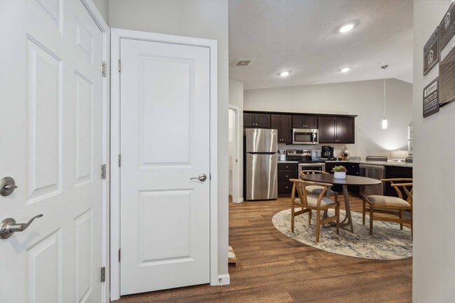 Redwood Merrillville, Merrillville, IN 46410 - photo 5