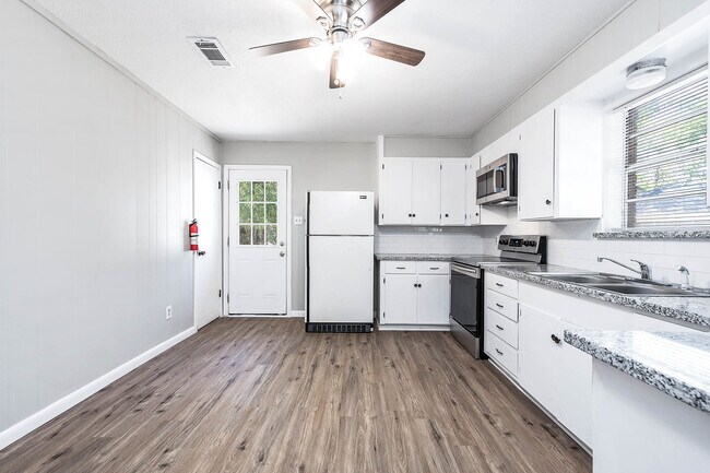 4111 Victoria Ave, Dickinson, TX 77539 - photo 6