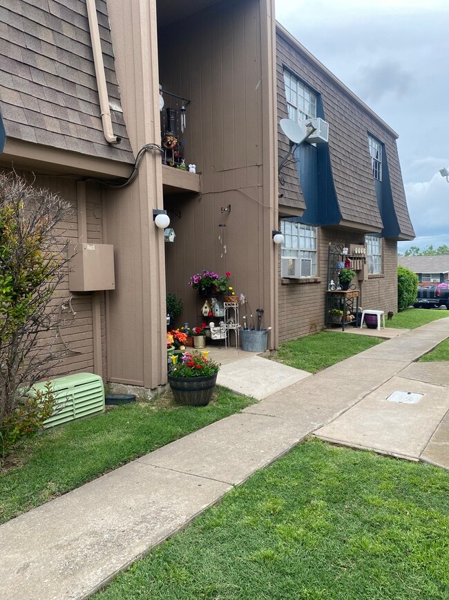 Chalet Apartments, Moore, OK 73160 - photo 2