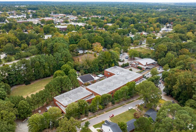 Kingswood Magnet Elementary School is minutes from Northwood and minutes from downtown Cary.