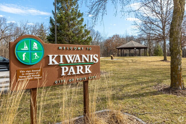 Kiwanis Park in northeast Polk City offers disc golf, green space, and a large event pavilion.