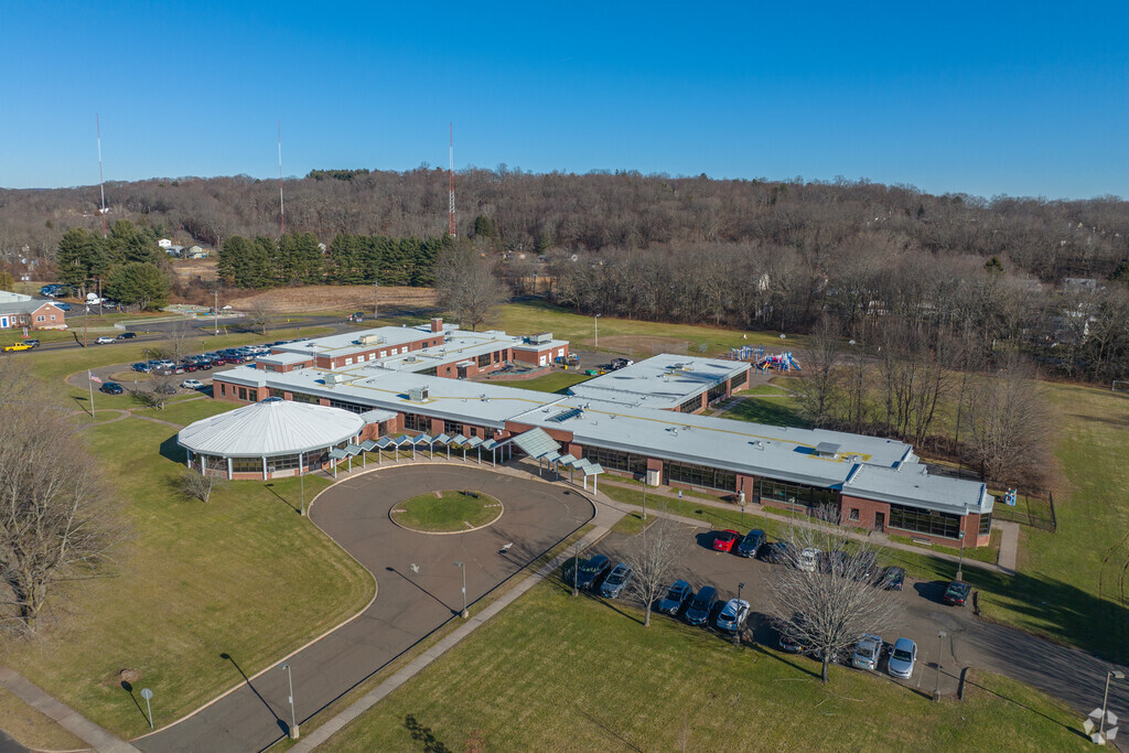 Welcome to Dunbar Hill School at 315 Lane St, Hamden, CT 06514.