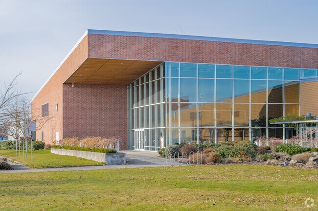 Clover Park Technical College is centrally located in Lakwood.