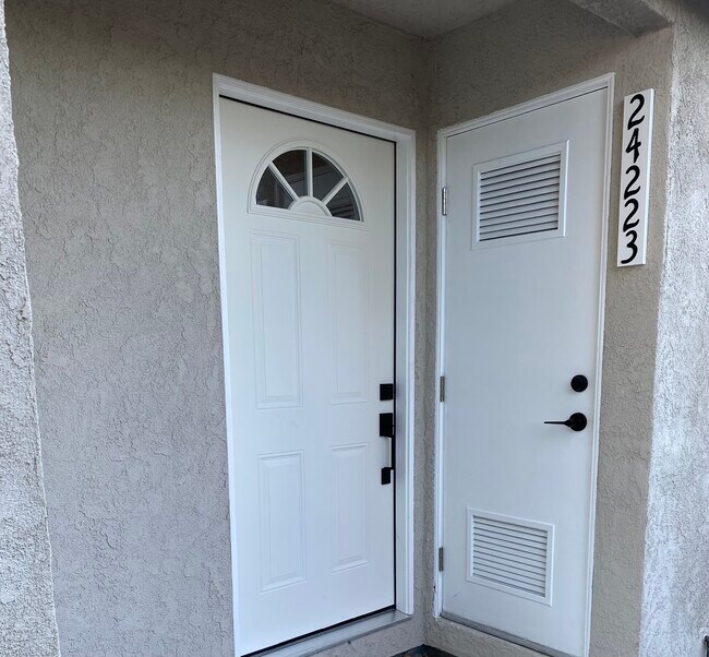 24223 Arch St unit One-Half, Newhall, CA 91321 - photo 7