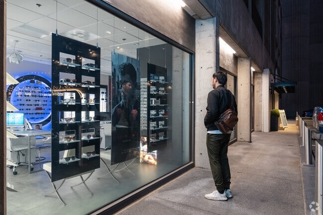 Midtown Atlanta visitors can enjoy window shopping options in posh, luxurious boutiques.