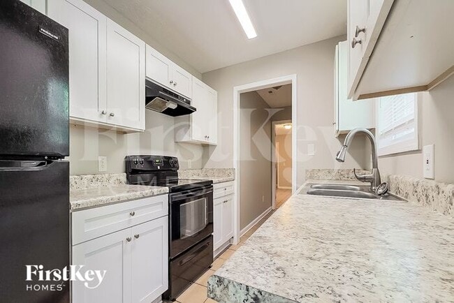 225 Indian Springs Dr, Locust Grove, GA 30248 - photo 5