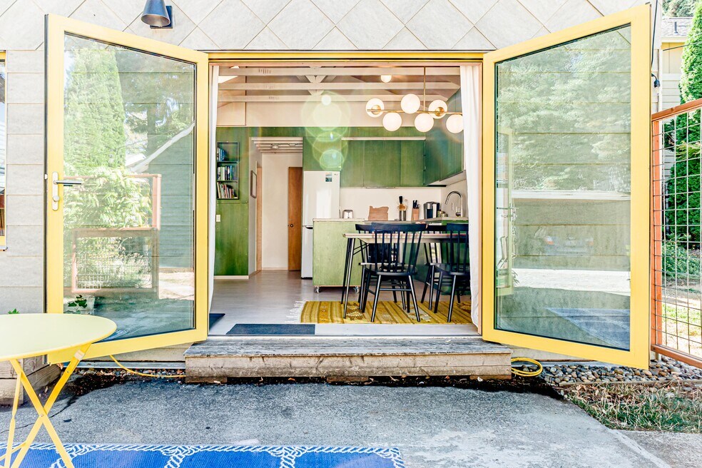 8020 N Hurst Ave unit B, Portland, OR 97203 - photo 1