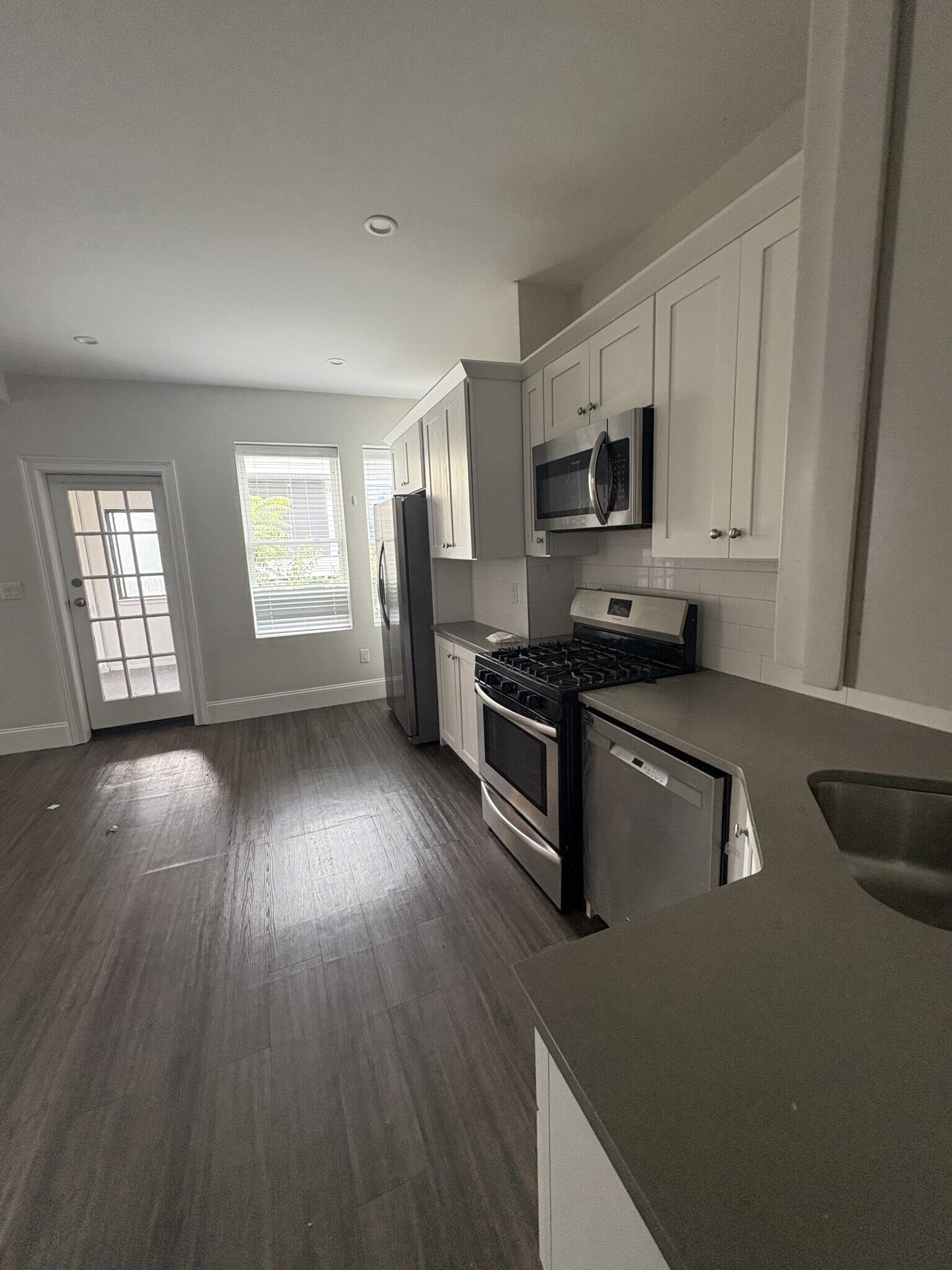 147 E Cottage St unit 3, Dorchester, MA 02125 - photo 1