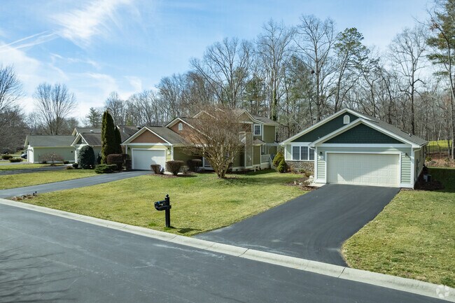 Many single-story modern homes sit in close proximity to one another in Etowah.