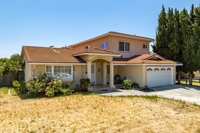 You will find a wide variety of home styles in the Hellyer neighborhood.