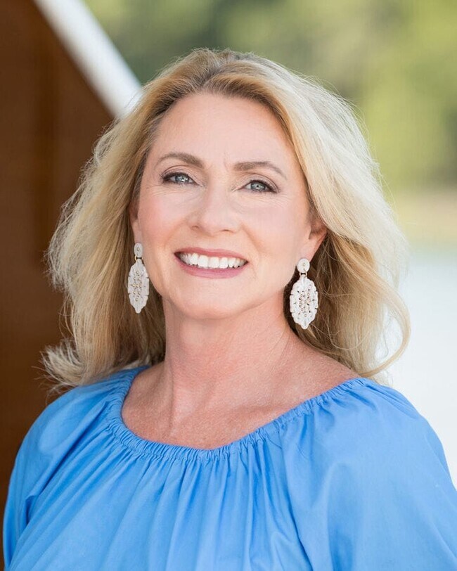 Lisa Wayne