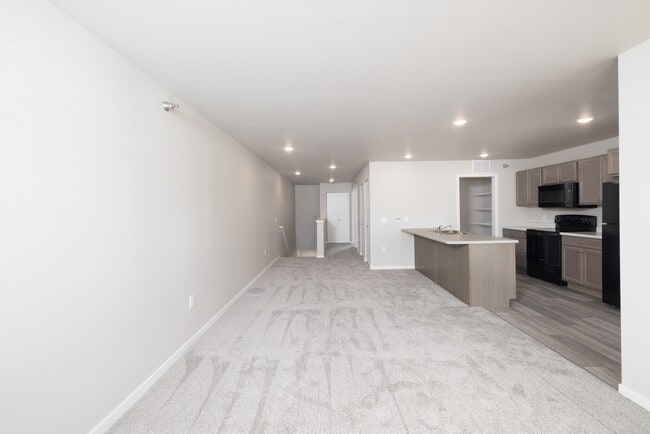 Golden Prairie, Mitchell, SD 57301 - photo 3