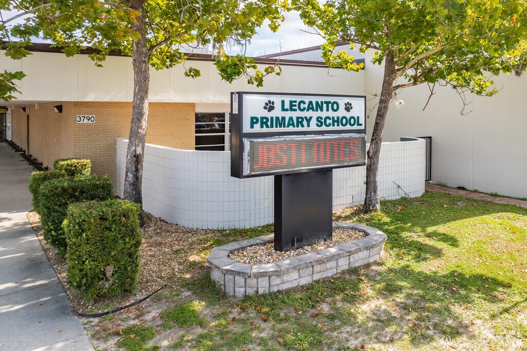 Lecanto Primary School has 820 students in grades PK, K-5.