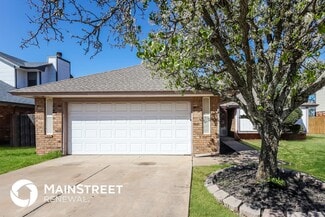 2529 Amber St, Moore, OK 73160