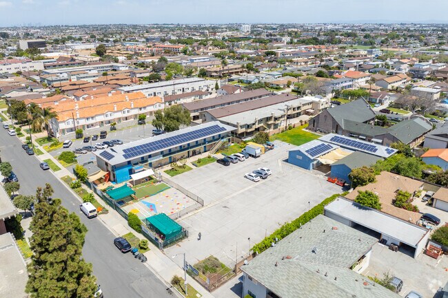 Saniku East West Language School in Gardena, CA is a Japanese language school.
