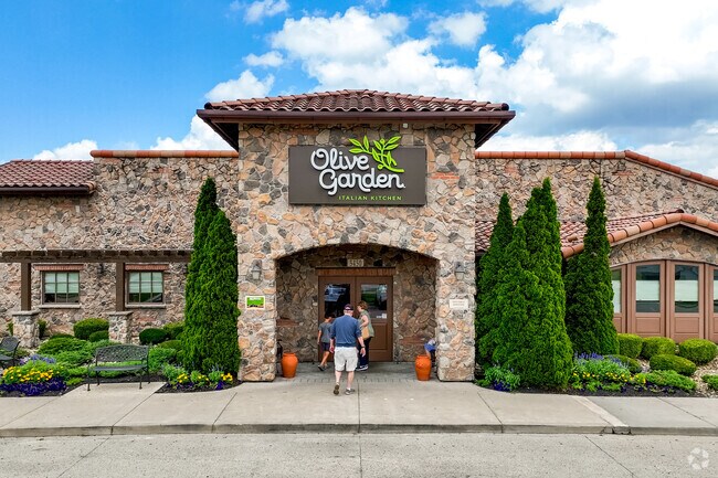 Olive Garden Italian Restaurant near Timberbrook is a neighborhood favorite.