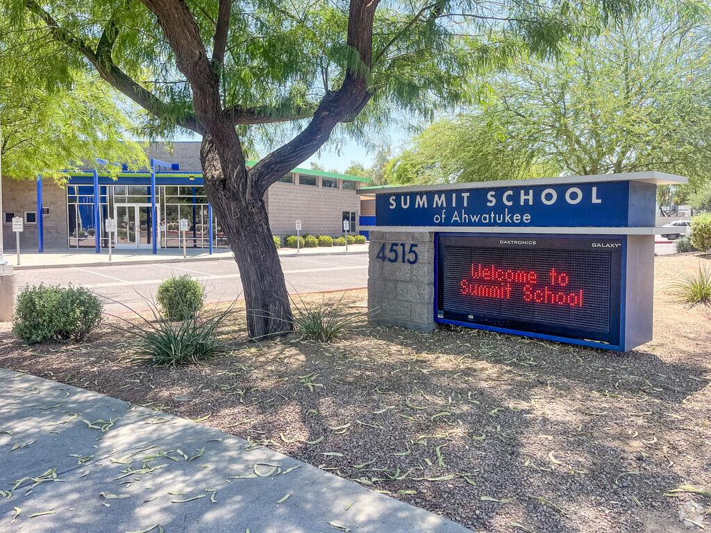 Summit School of Ahwatukee signage.