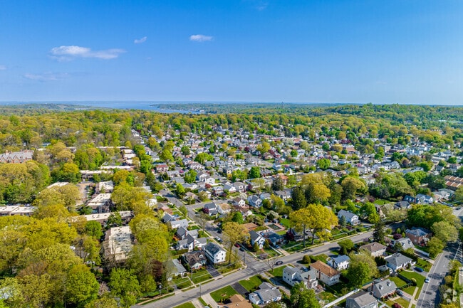 A great view of the Roslyn Heights neighborhood.