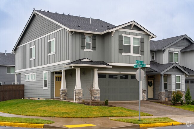 New constructions in McMinnville feature Craftsman inspired entry ways.