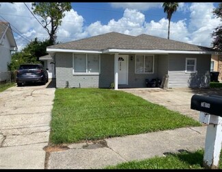 2814 Pakenham Dr, Chalmette, LA 70043
