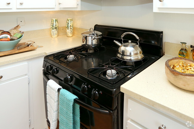 2BR, 2BA - 1,084 SF