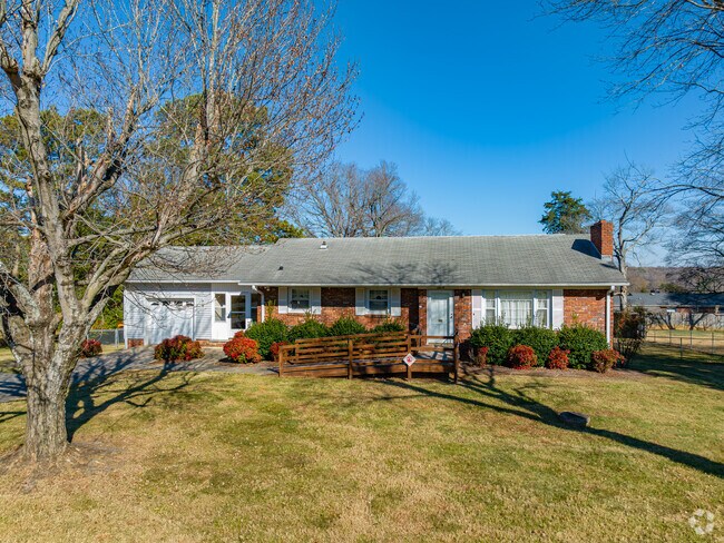 Ranch style homes can be found all around Greenbrier Farms.