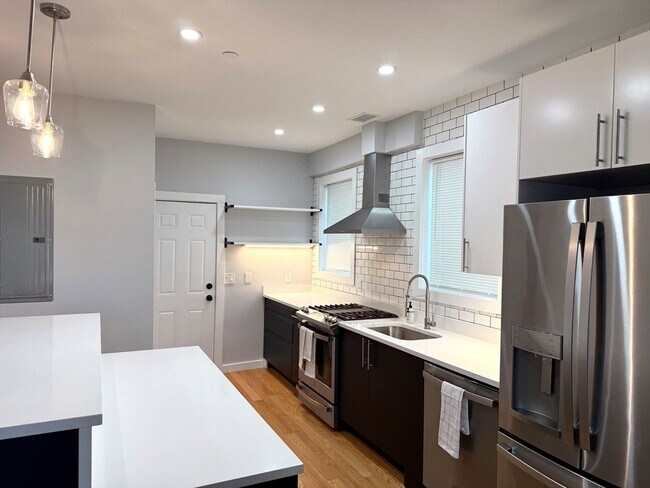 28 Linden St unit 1, Allston, MA 02134 - photo 3