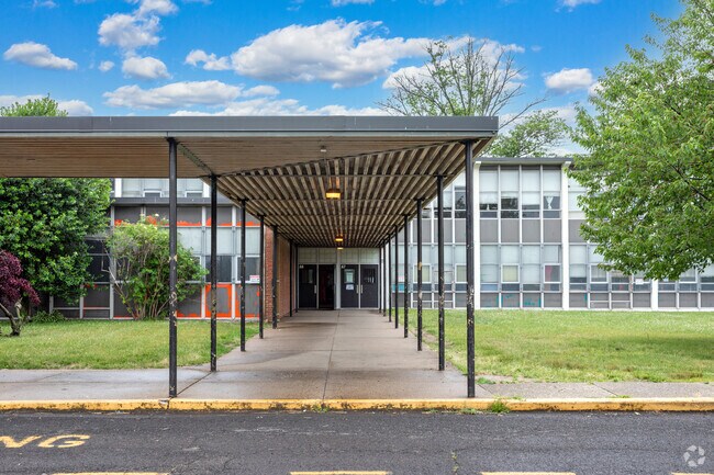 Roosevelt Middle School entrance in Bristol.