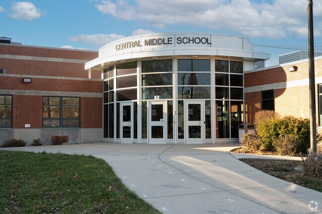 Central Middle School has an overall B score according to Niche in Evergreen Park.