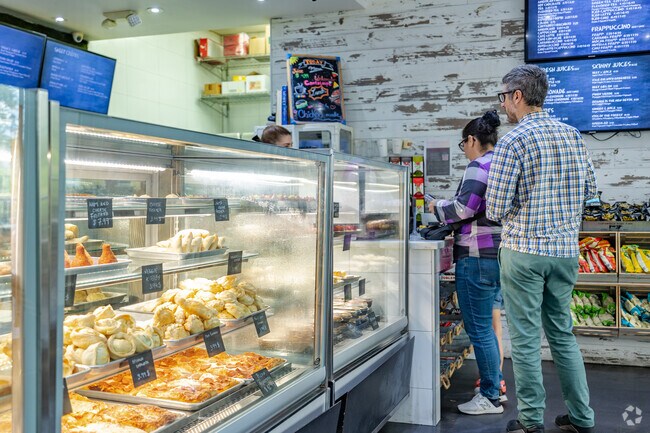 C’est Bon Cafe at Merrick Park is close to Coconut Grove WH Center.