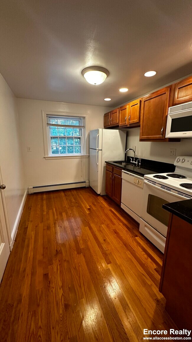 67 Wyman St unit 9, Waban, MA 02468 - photo 4