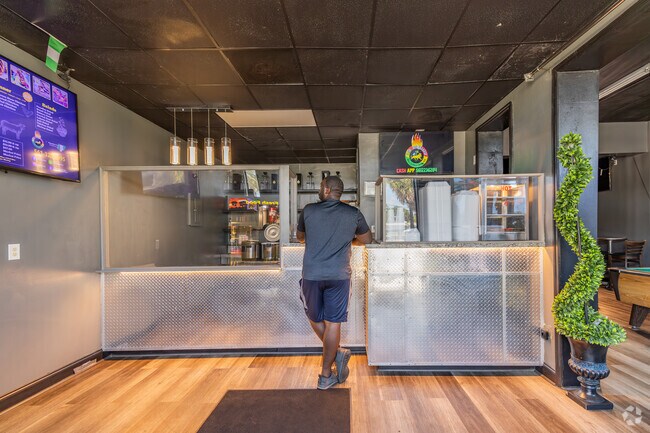 Jerk Paradise serves Caribbean flavors near Park Manor.