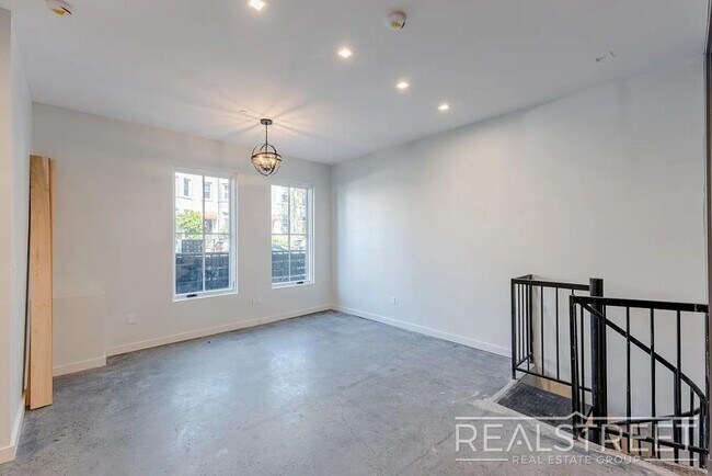 342-345 Rutland Rd unit 1F, Brooklyn, NY 11225 - photo 3