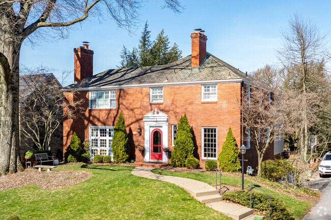 Colonial Revival homes are on large lots in Mount Lebanon.