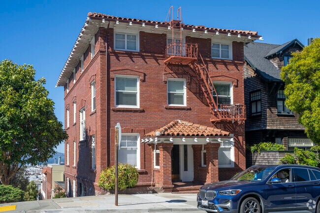 There are plenty of large home in Cow Hollow