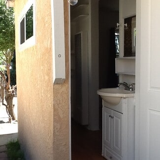 633 S Orchard Dr, Burbank, CA 91506